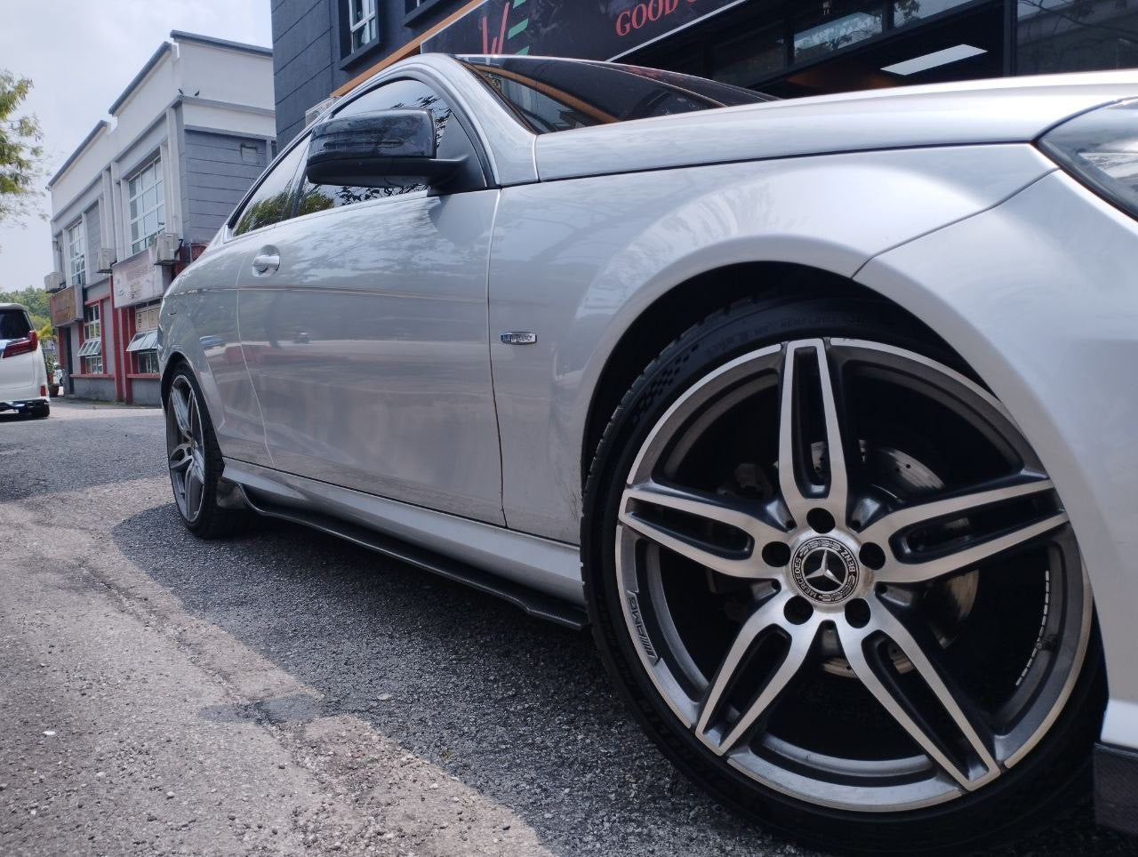 Mercedes benz W204 side diffuser