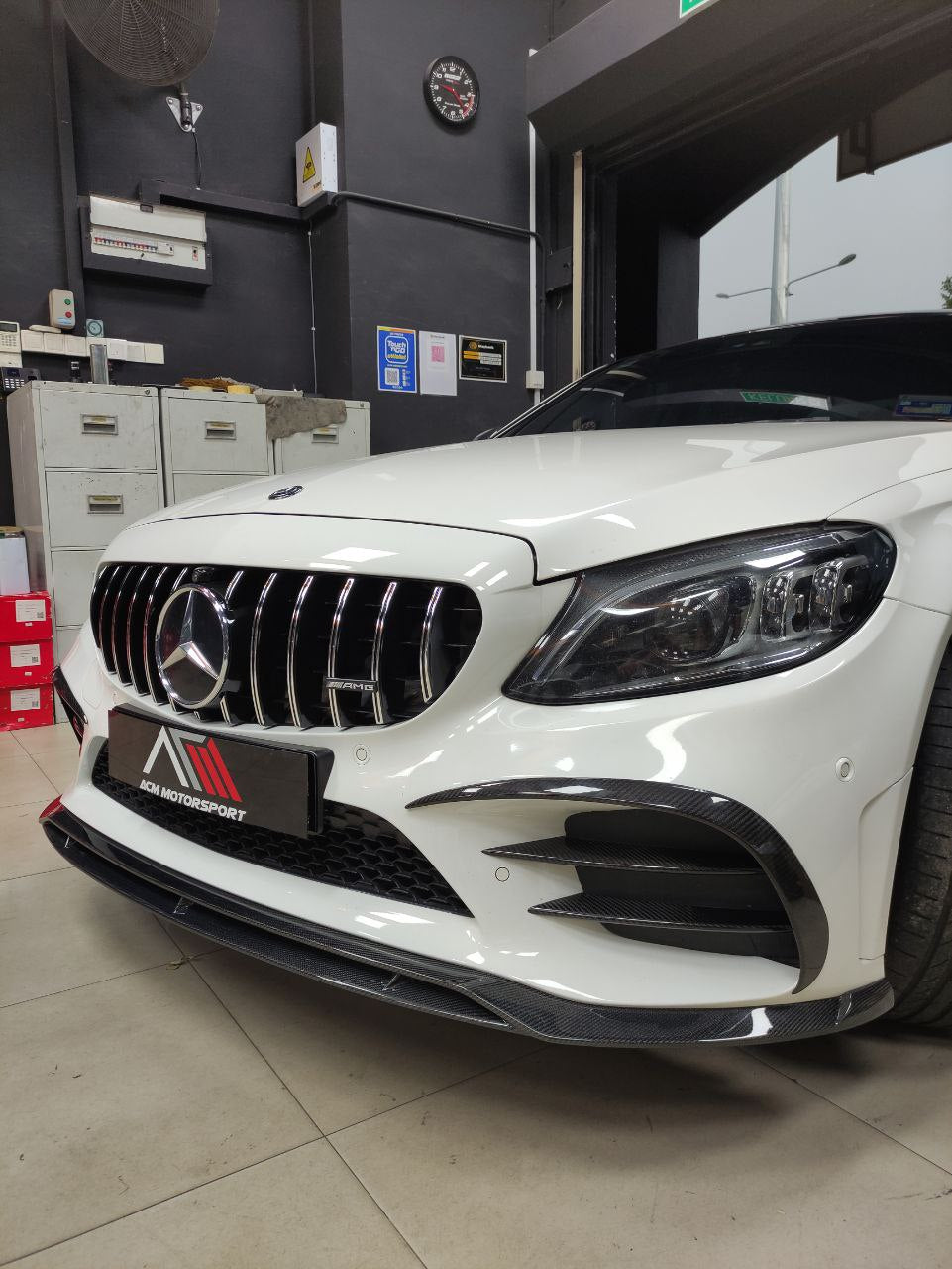 Mercedes benz w205 front bumper trim