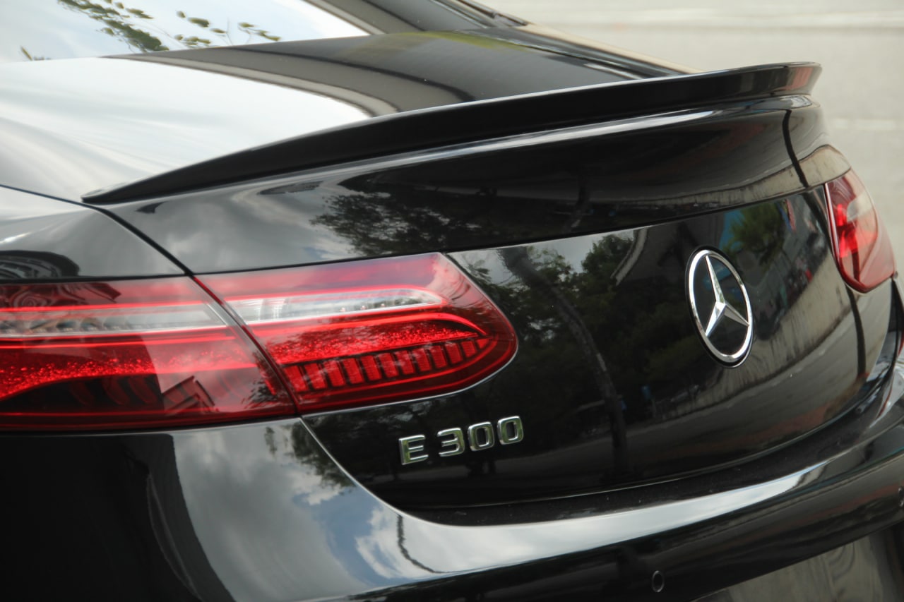 Mercedes benz E-class w238 spoiler