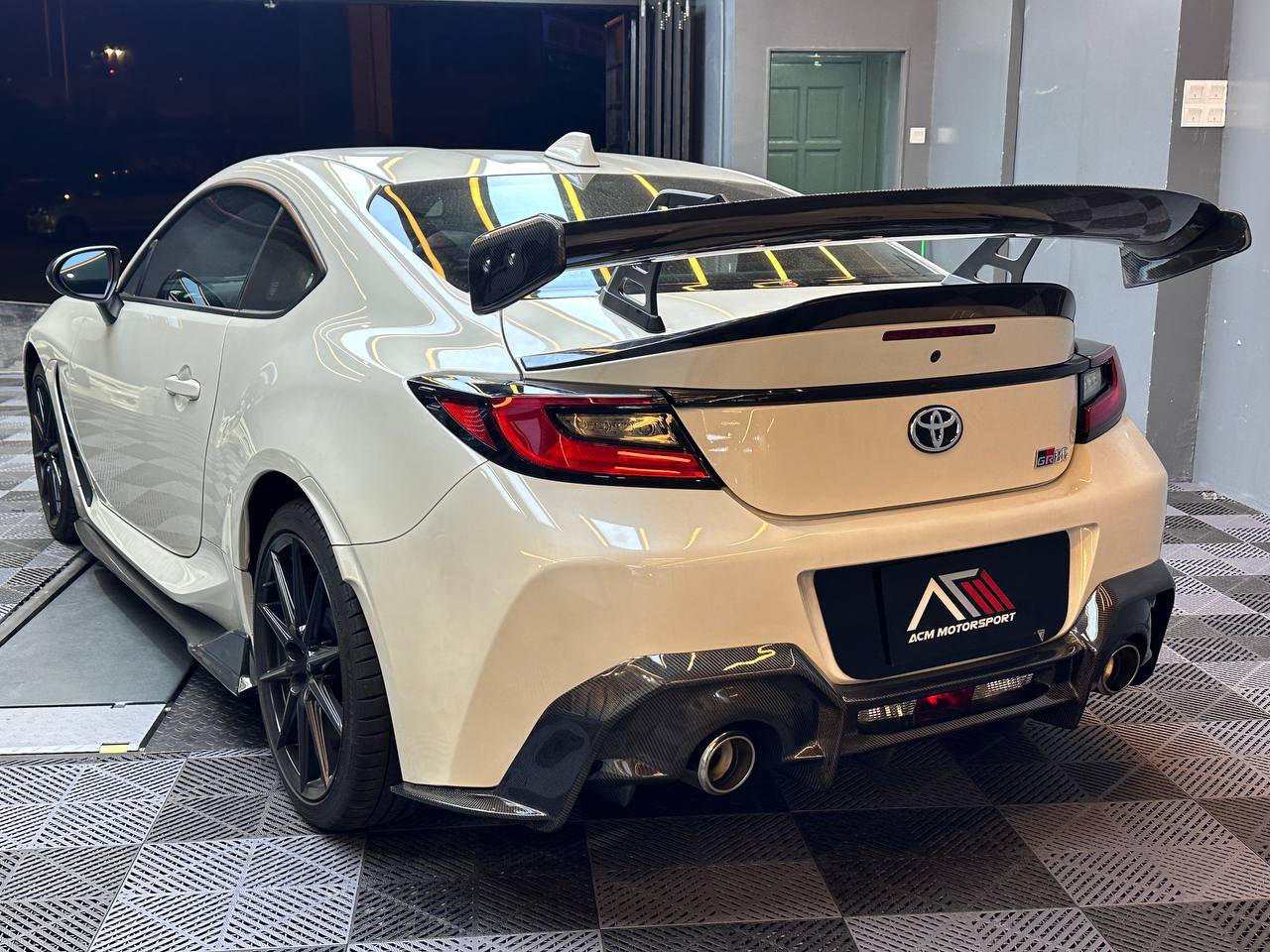 Toyota GR86 ad spoiler