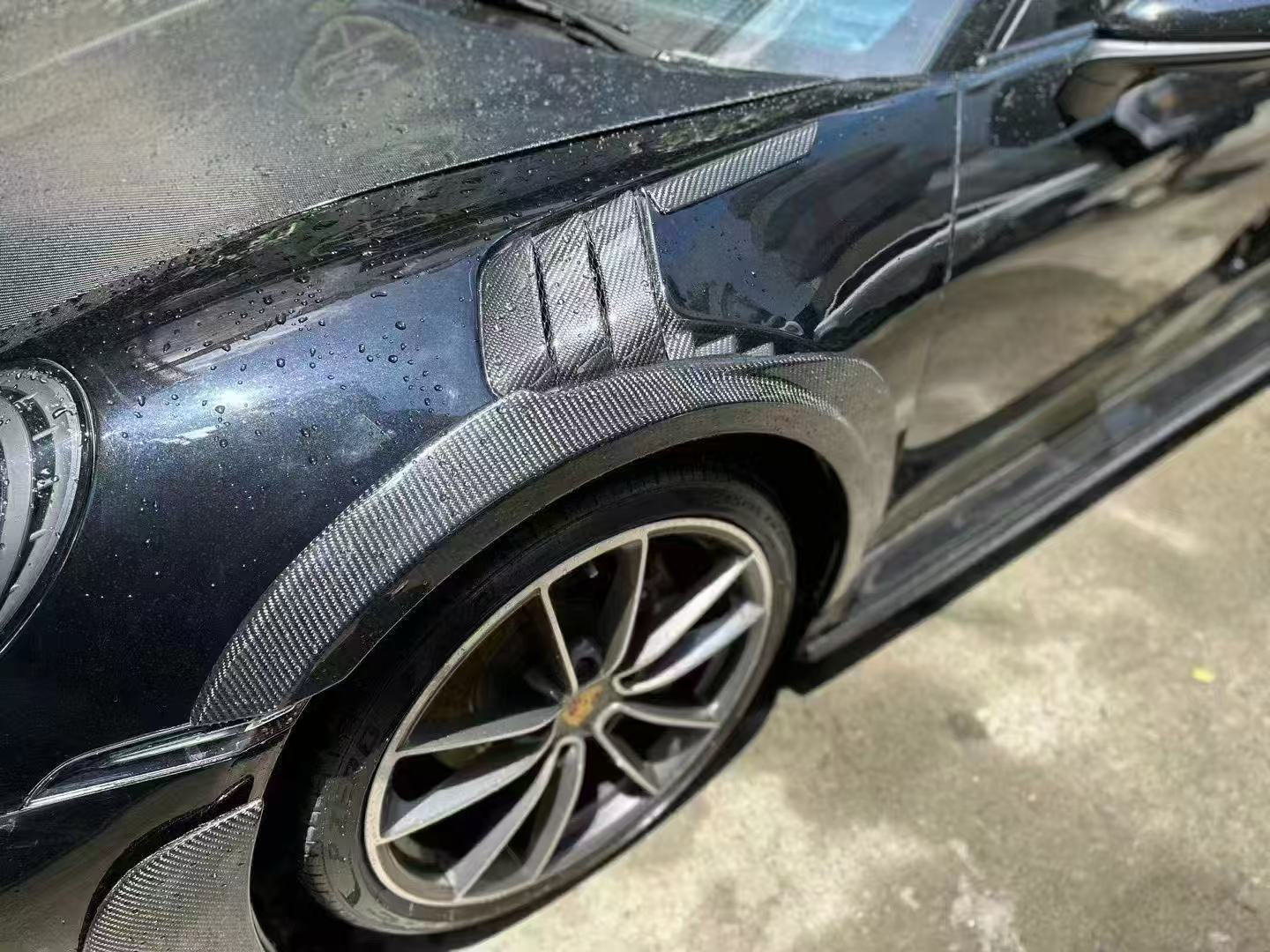 Porsche 911 992 dry carbon fender
