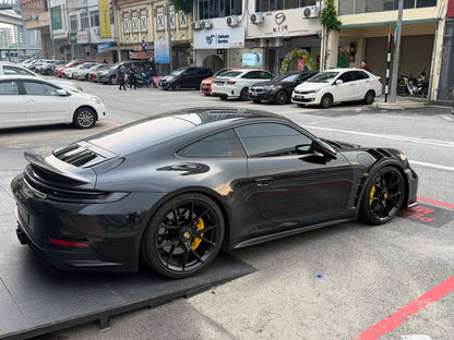 Porsche 992 dry carbon GT fender