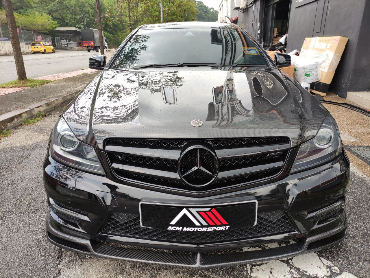 Mercedes benz W204 FL black edition hood