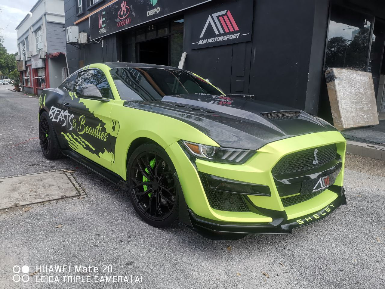 Ford mustang carbon hood V1