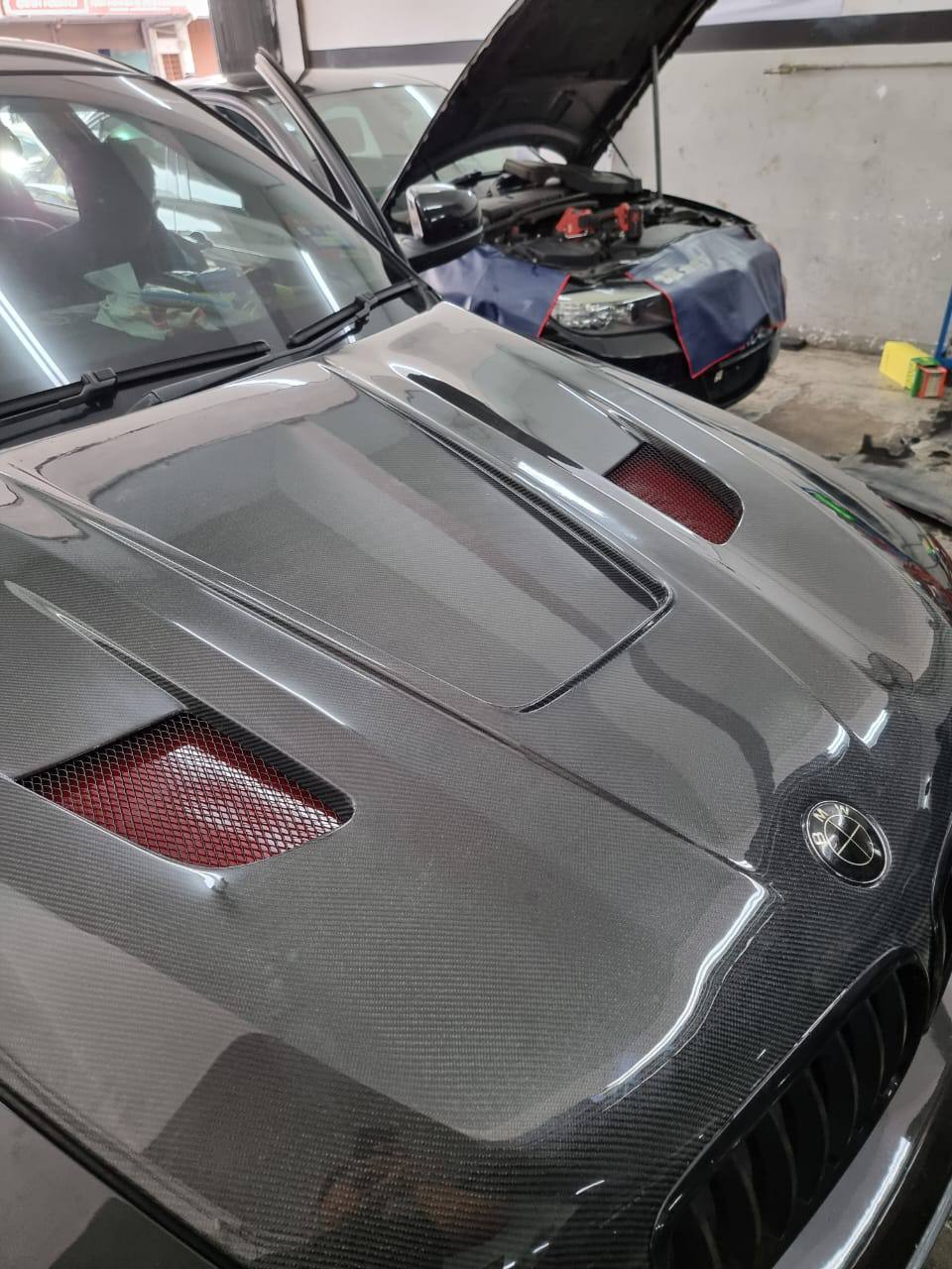 Bmw x6 E71 carbon fiber hood