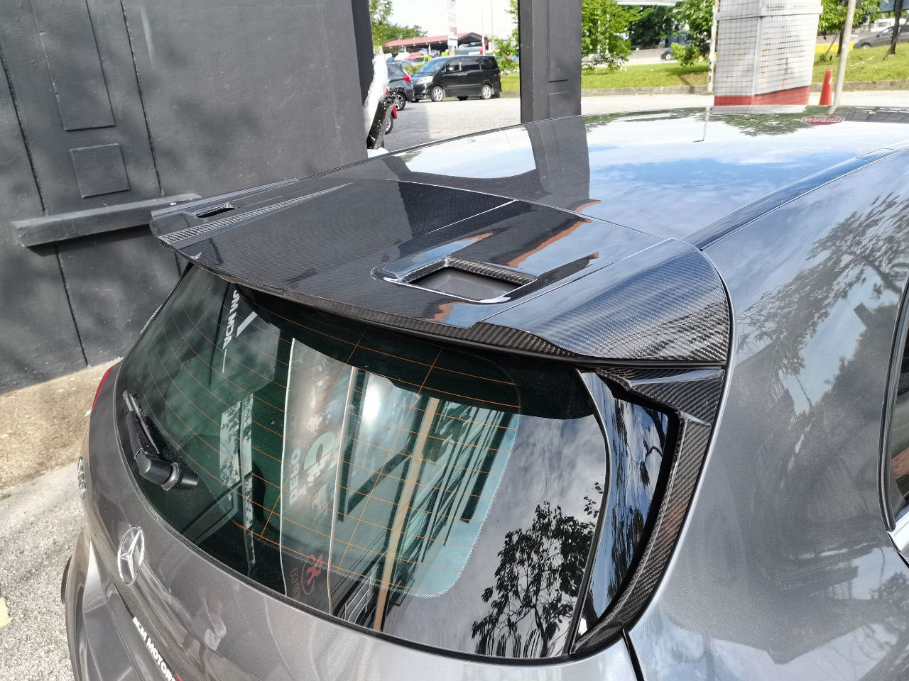 Mercedes benz W176 rear wing extension