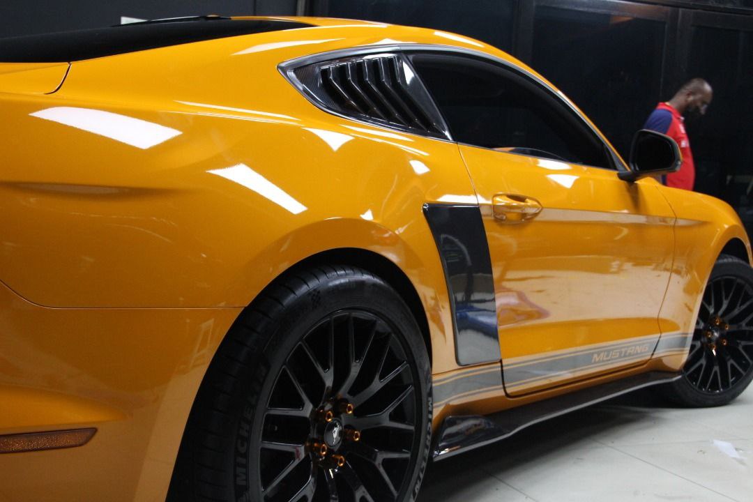 Ford mustang side diffuser skirt