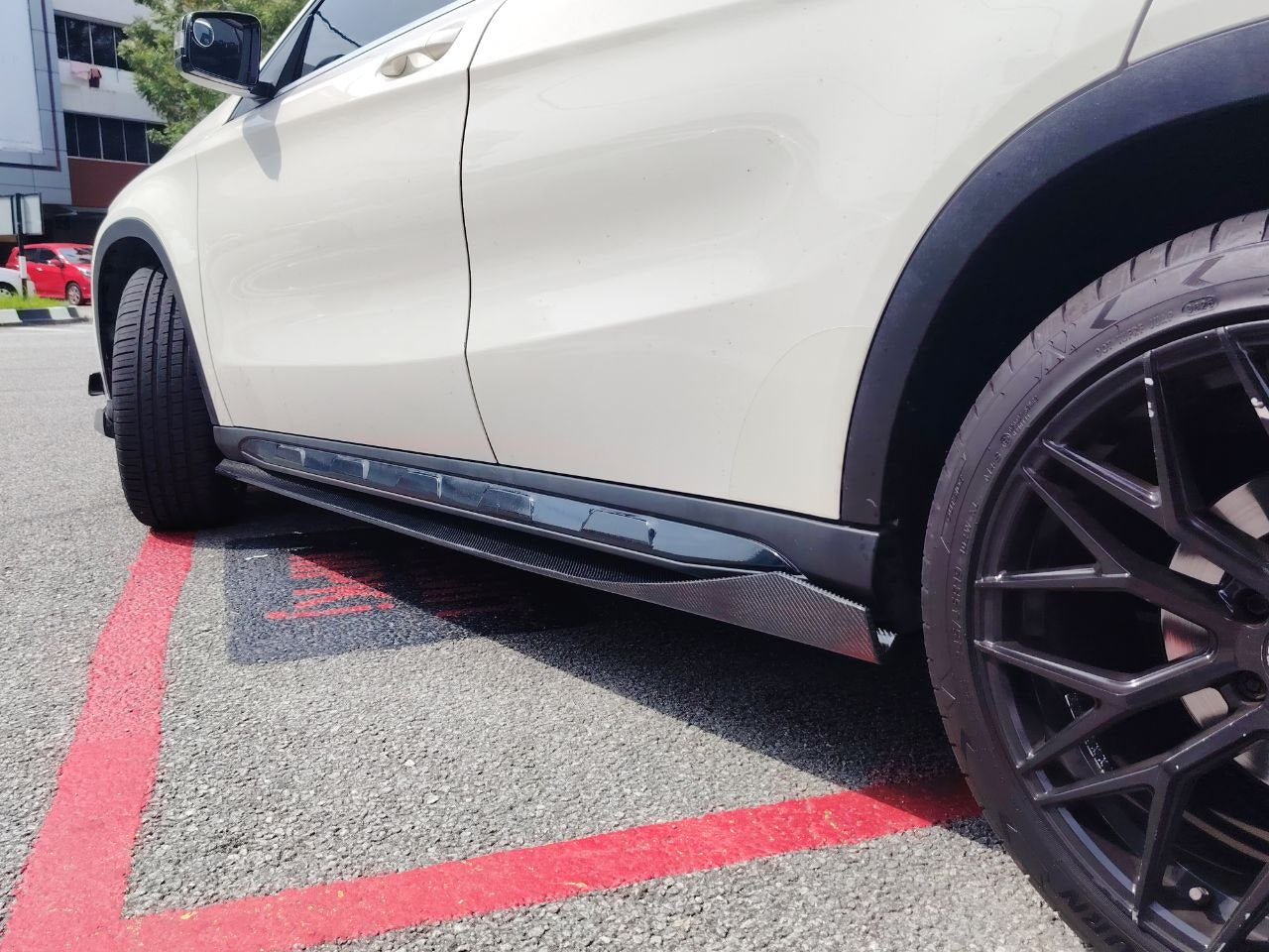 Meecedes benz X156 GLA45 side diffuser