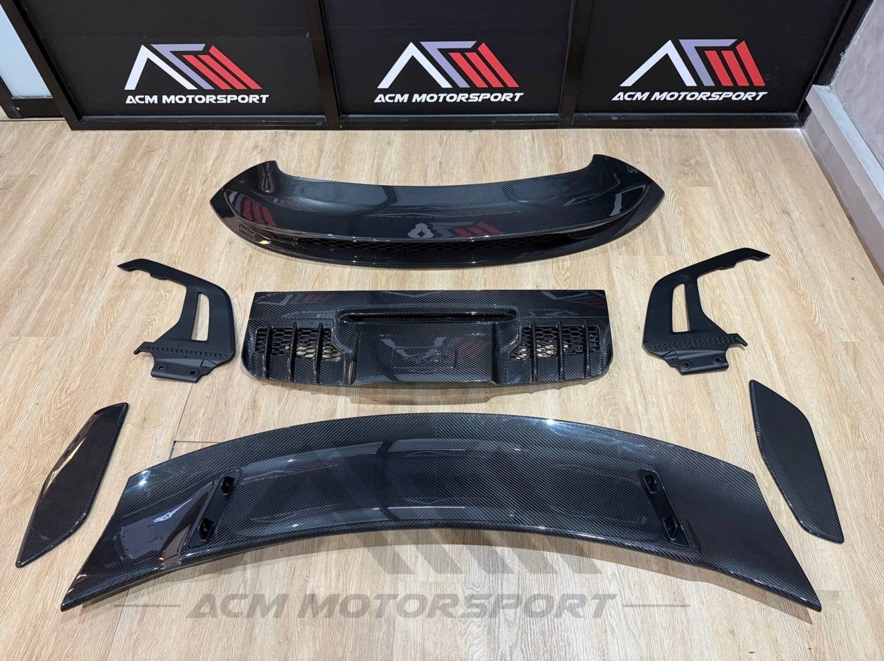 Porsche 992 Dry carbon spoiler